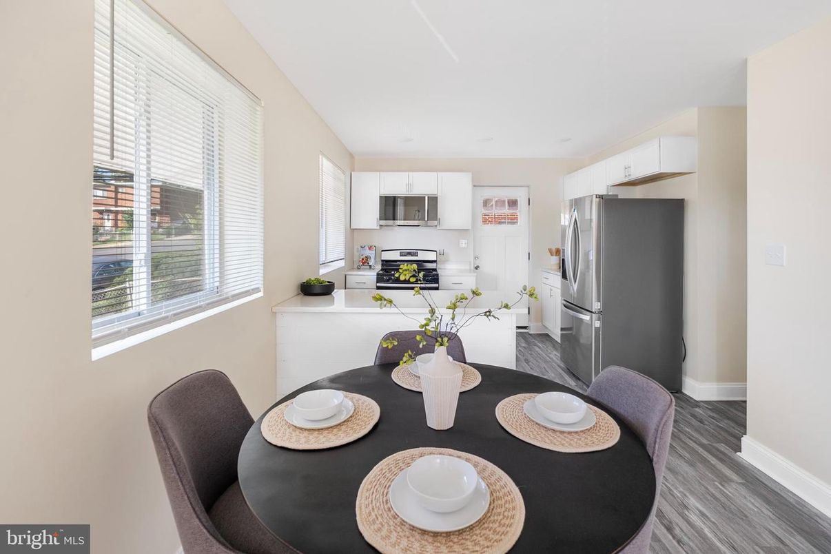Dining room, Interior, Kitchen, Stainless Steel Appliances, Wood Texture Flooring