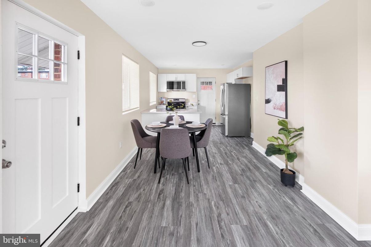 Dining room, Interior, Kitchen, Recessed Lighting, Stainless Steel Appliances, Wood Texture Flooring