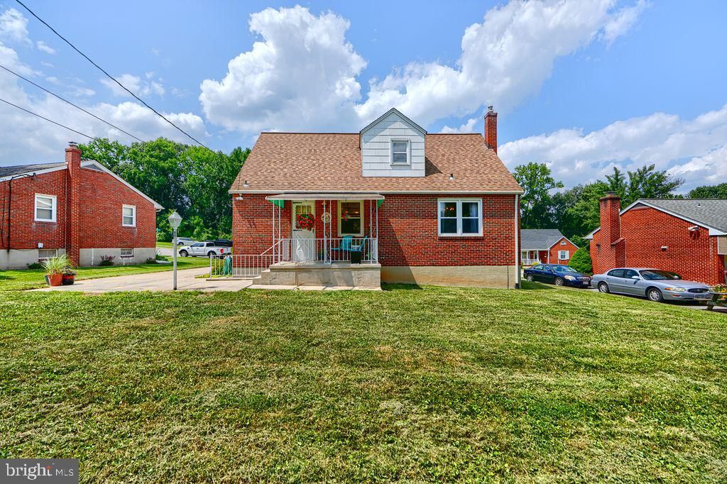 Backyard, Exterior, Facade, Brick Facade, Cape Cod