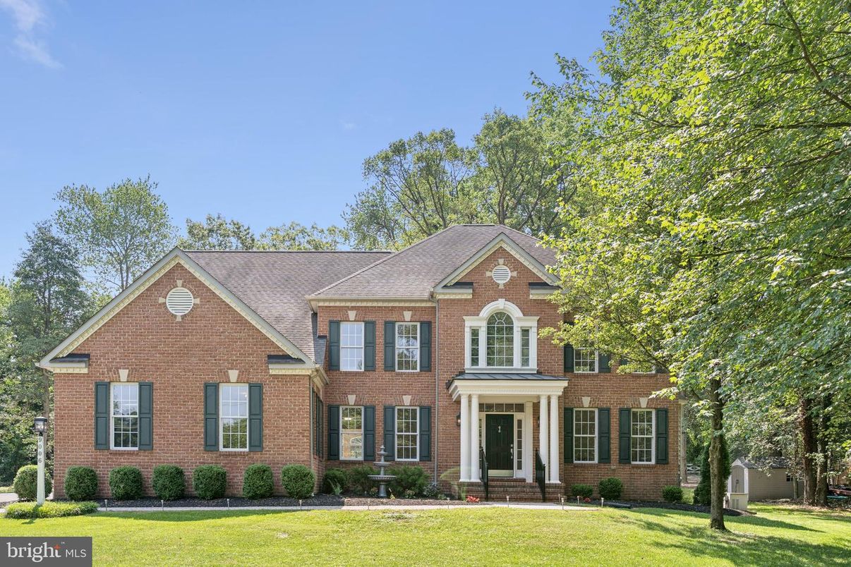 Exterior, Facade, Brick Facade, Brick Traditional