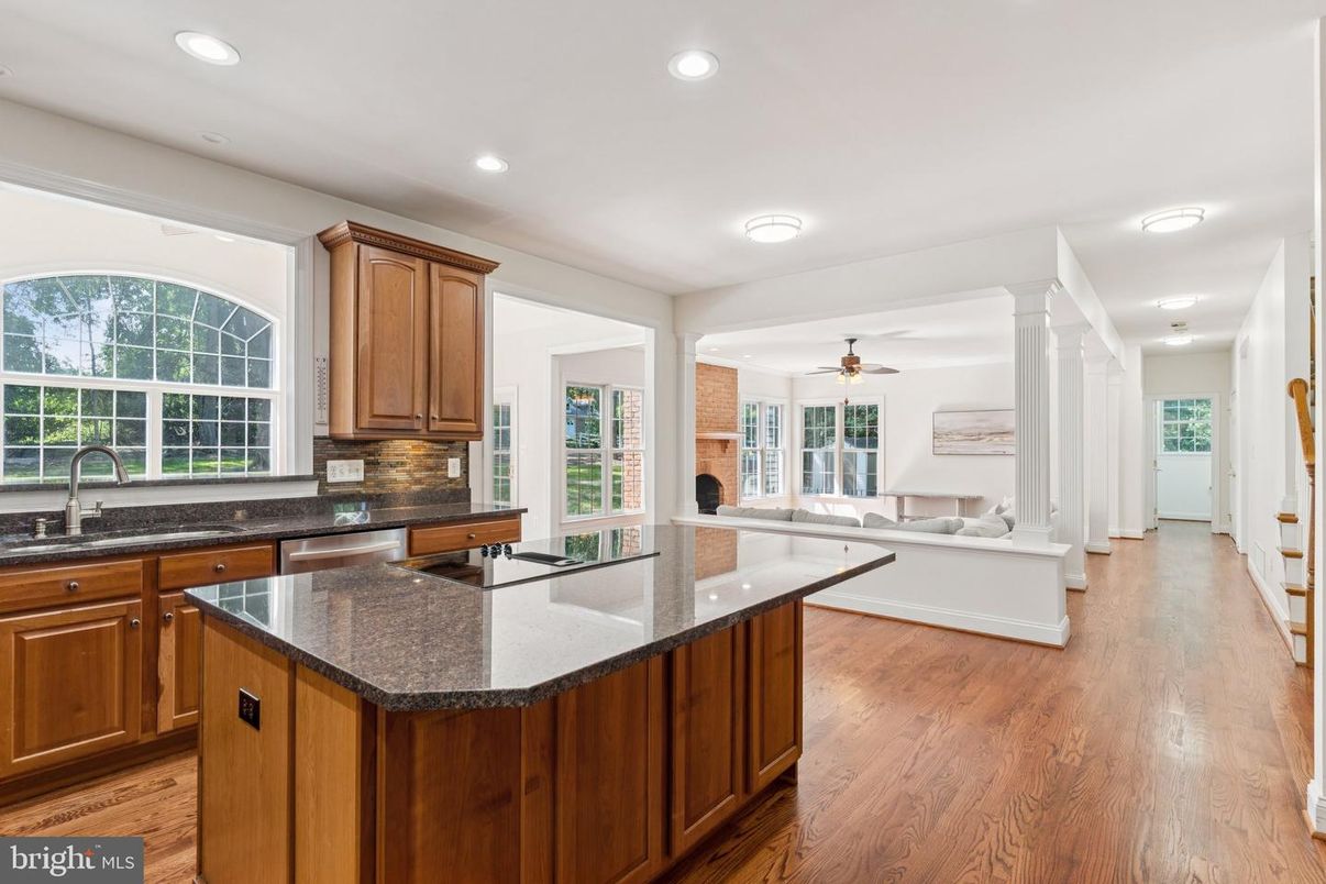 Interior, Kitchen, Living room, Recessed Lighting, Wood Texture Flooring