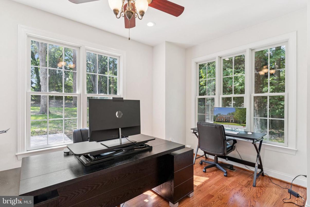 Home Office, Interior, Recessed Lighting, Wood Texture Flooring