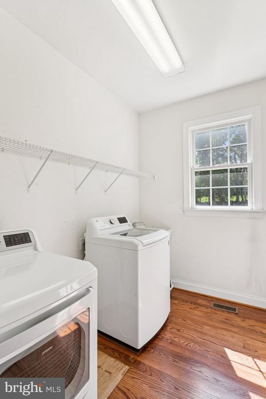 Interior, Washer, Wood Texture Flooring