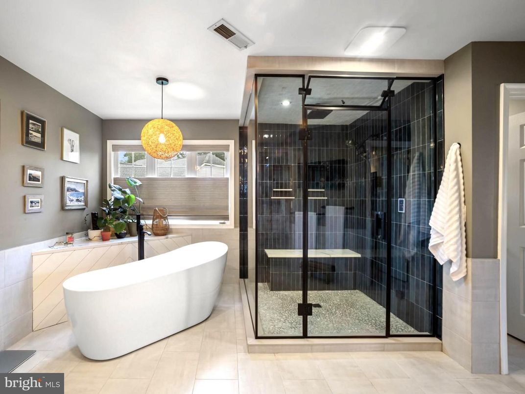 Bathroom, Free Standing Baths, Glass Shower, Interior, Pendant Lights