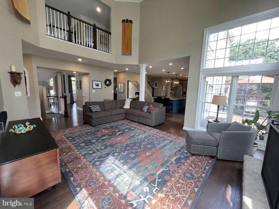 Interior, Living room, Pendant Lights, Recessed Lighting, Wood Texture Flooring