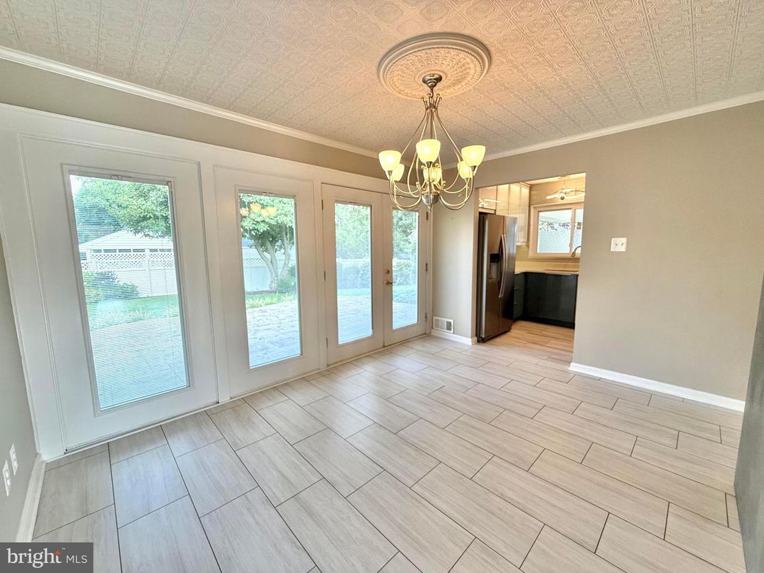 Chandelier, Empty room, Interior, Wood Texture Flooring