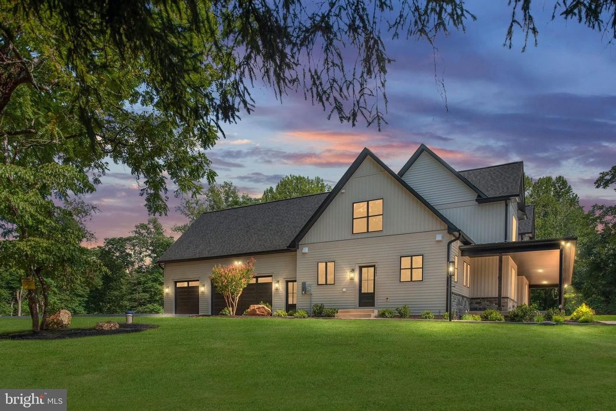 Attached, Backyard, Exterior, Facade, Farmhouse