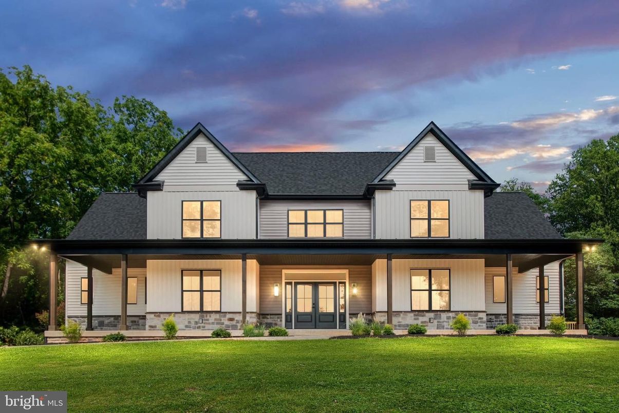 Exterior, Facade, Farmhouse