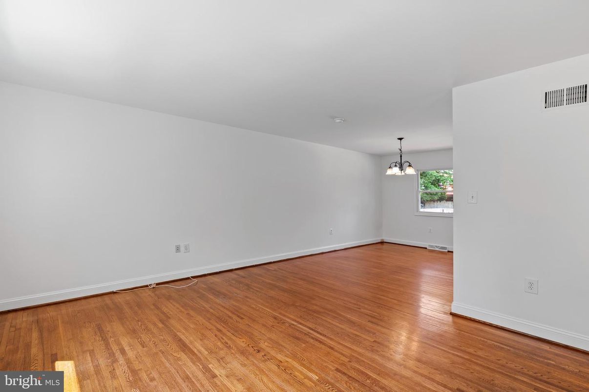 Empty room, Interior, Pendant Lights, Wood Texture Flooring