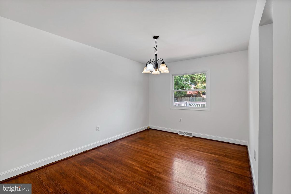 Chandelier, Empty room, Interior, Wood Texture Flooring