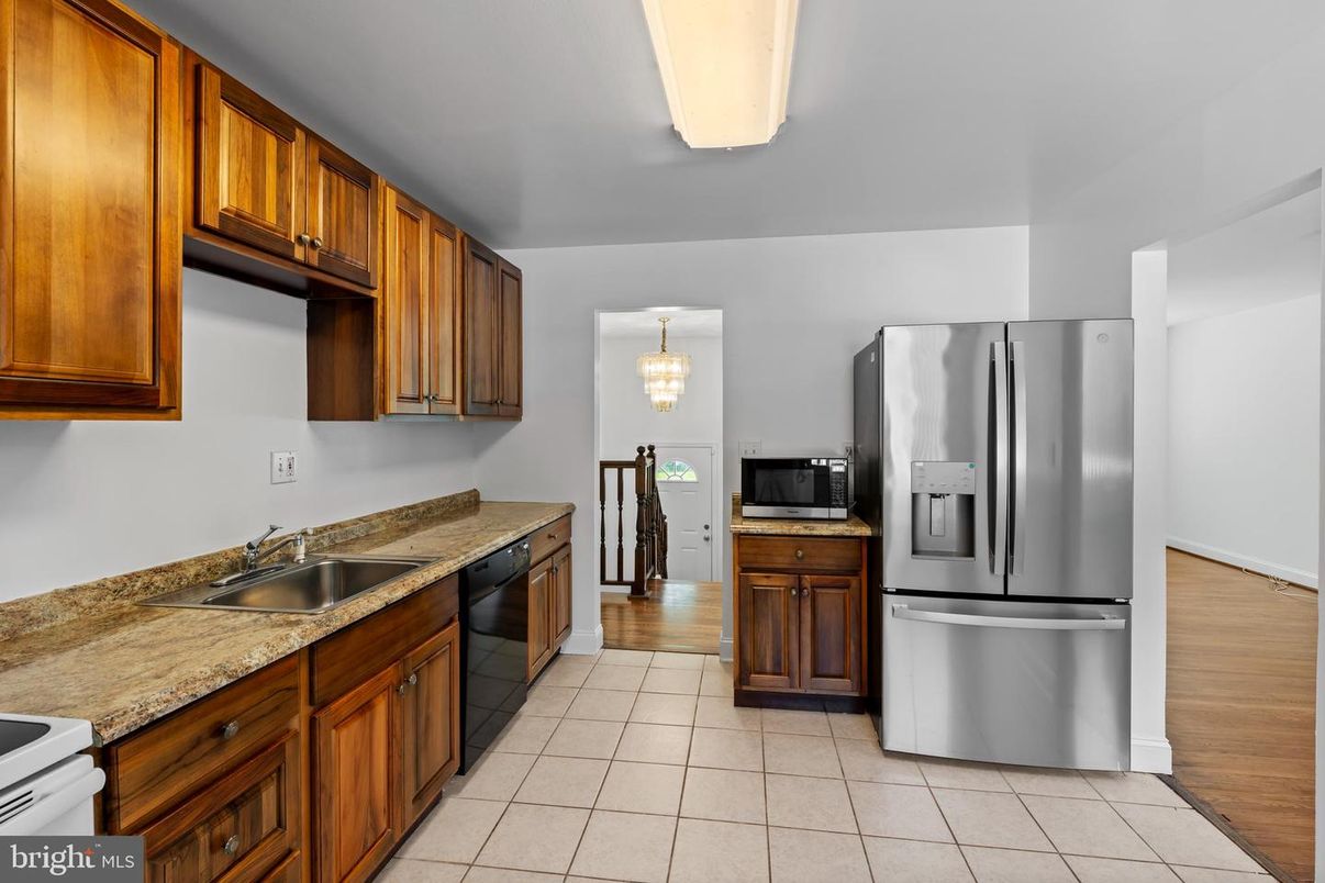 Interior, Kitchen, Pendant Lights, Wood Texture Flooring