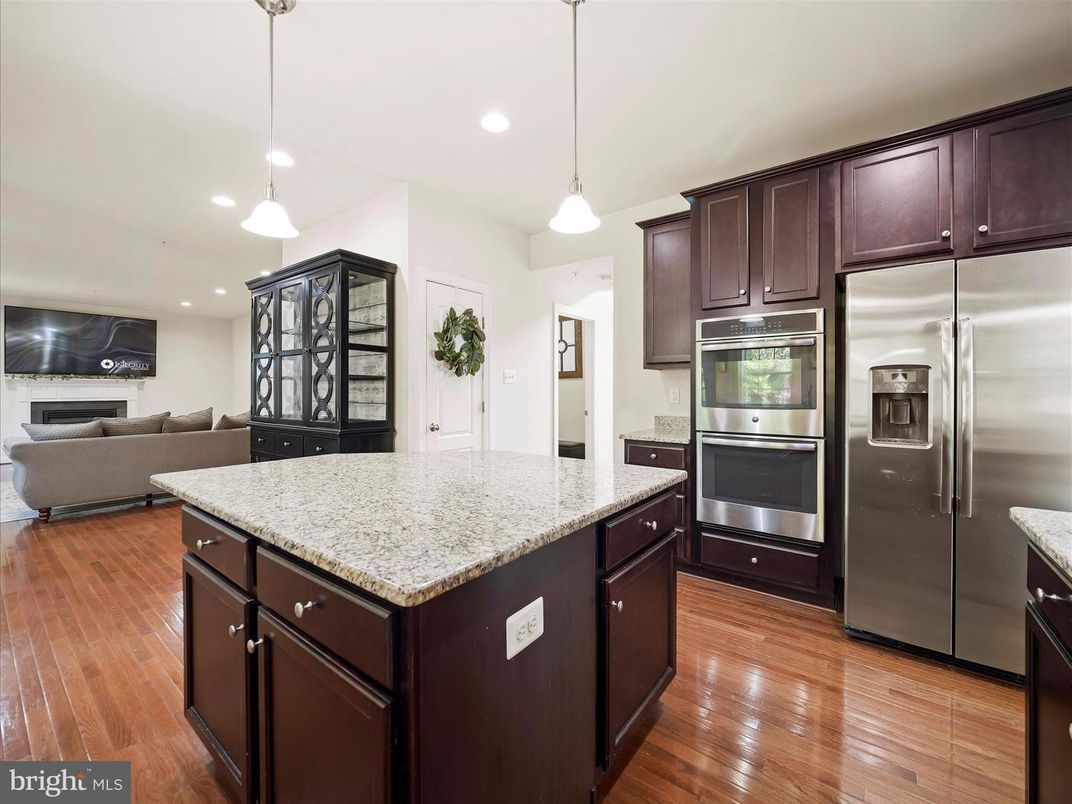 Interior, Kitchen, Living room, Pendant Lights, Recessed Lighting, Stainless Steel Appliances, Wood Texture Flooring