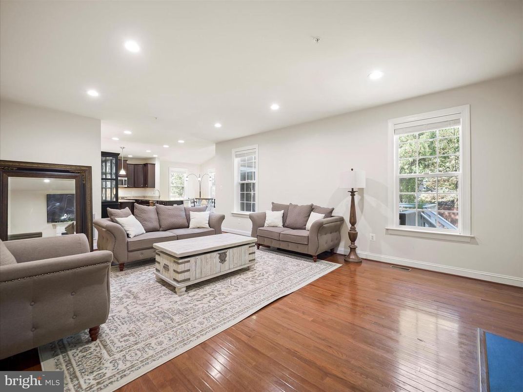 Interior, Living room, Pendant Lights, Recessed Lighting, Wood Texture Flooring