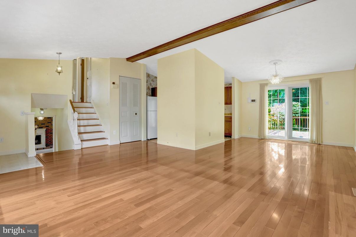 Chandelier, Empty room, Interior, Pendant Lights, Wood Texture Flooring