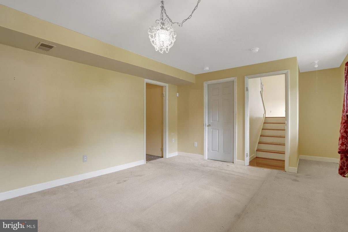 Chandelier, Empty room, Interior