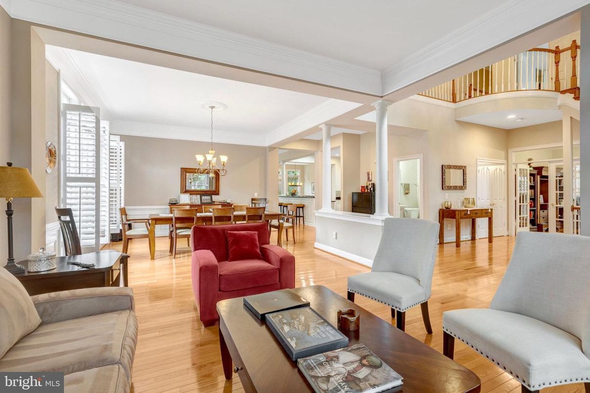 Chandelier, Dining room, Interior, Living room, Recessed Lighting, Wood Texture Flooring