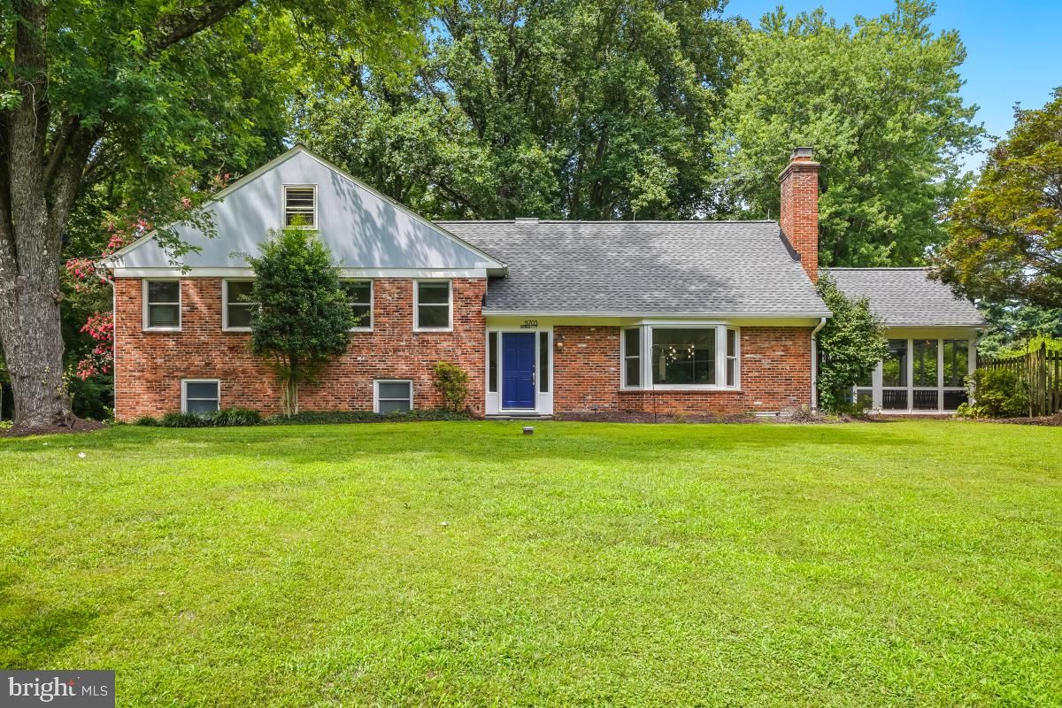 Exterior, Facade, Brick Facade, Cape Cod