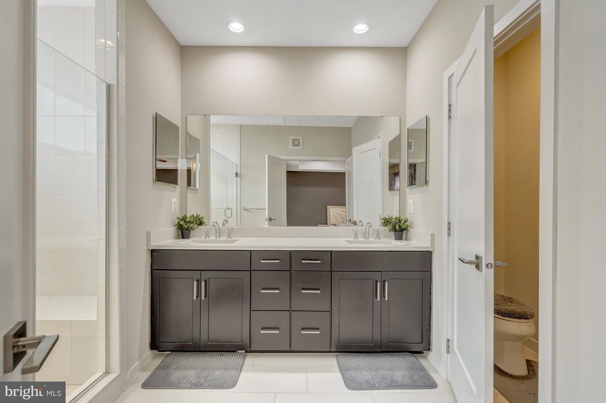 Bathroom, Dual Sink Vanities, Interior, Recessed Lighting