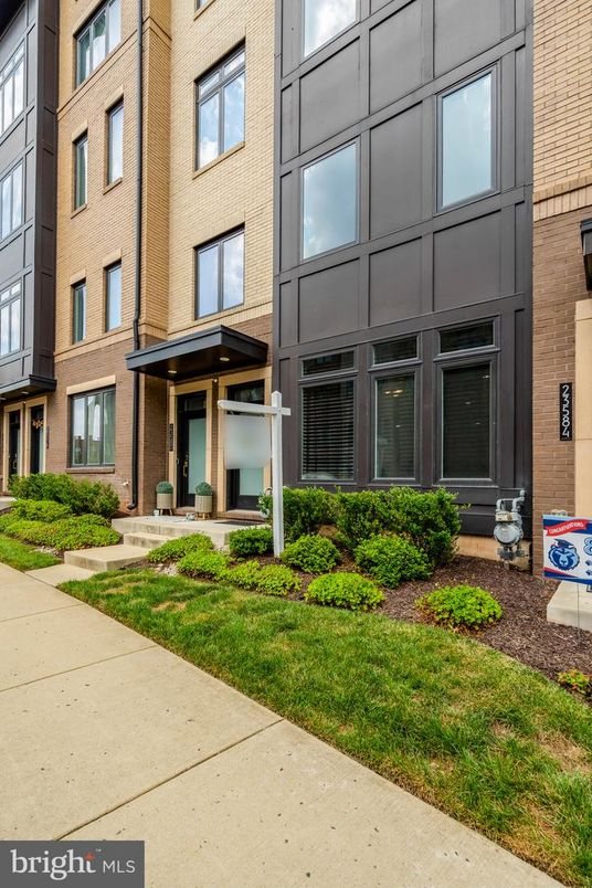 Exterior, Facade, Brick Facade, Rowhouse