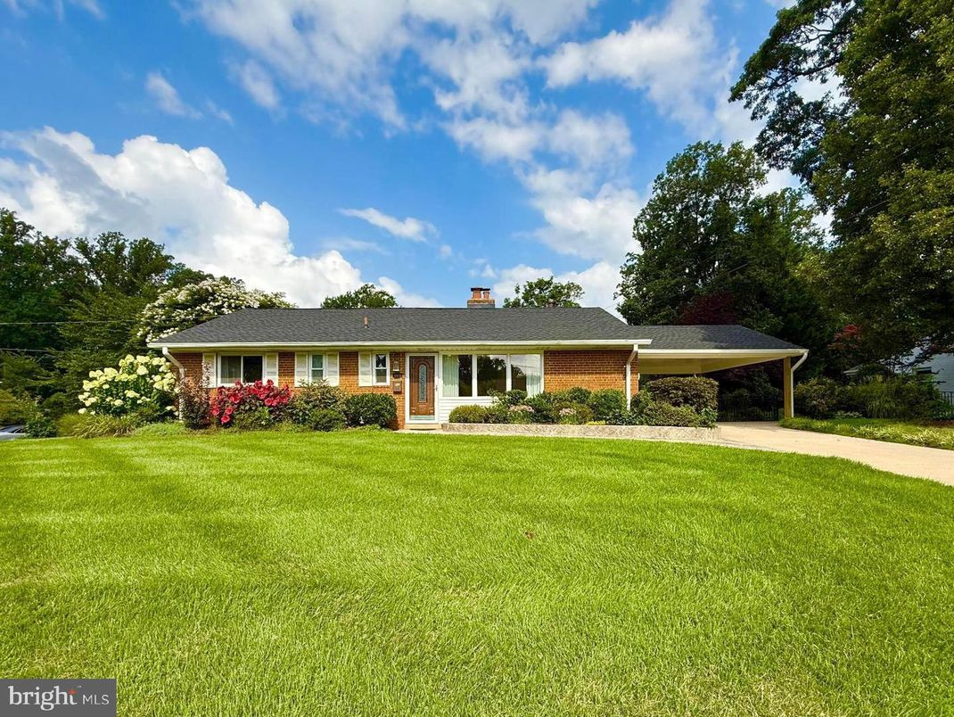 Attached, Backyard, Exterior, Facade, Brick Facade, Ranch