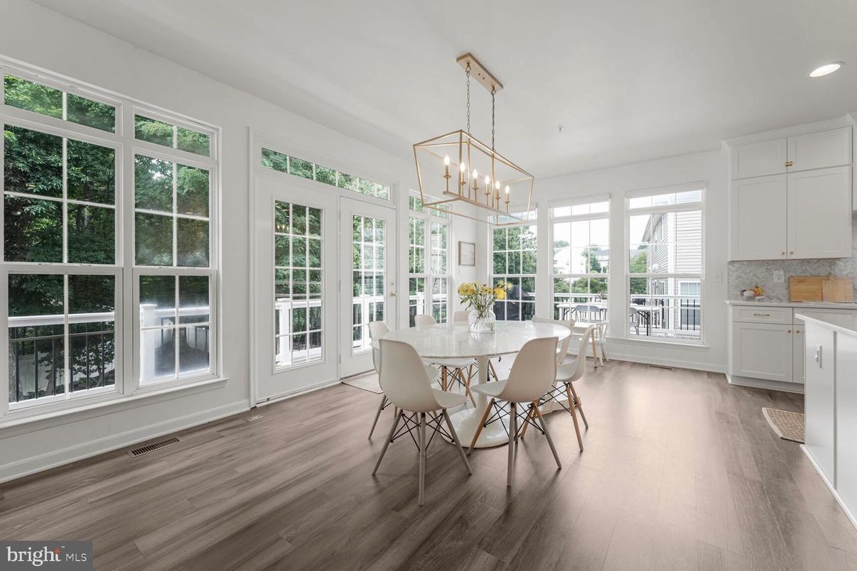 Dining room, Interior, Kitchen, Pendant Lights, Recessed Lighting, Wood Texture Flooring