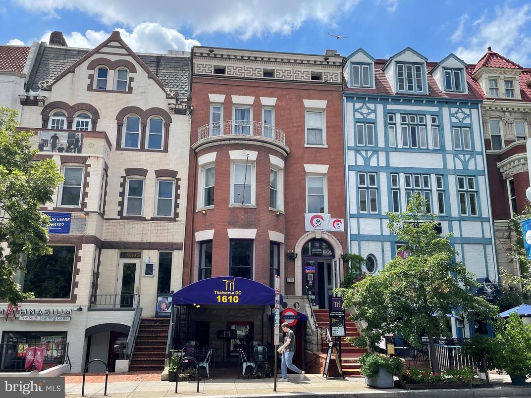 Exterior, Facade, Brick Facade, Rowhouse