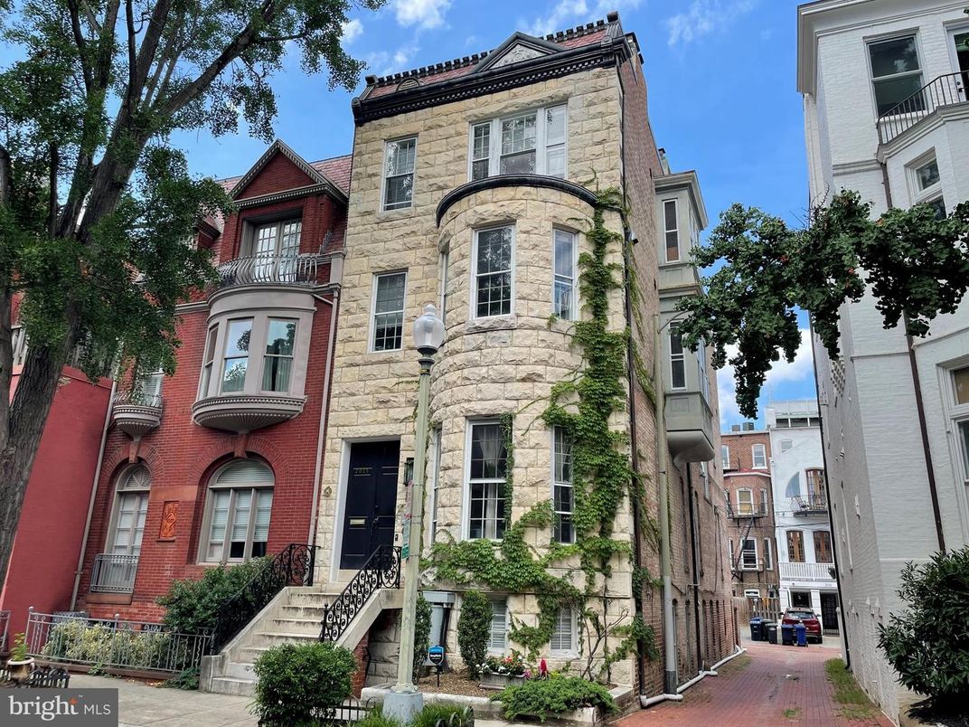 Exterior, Facade, Brick Facade, Rowhouse