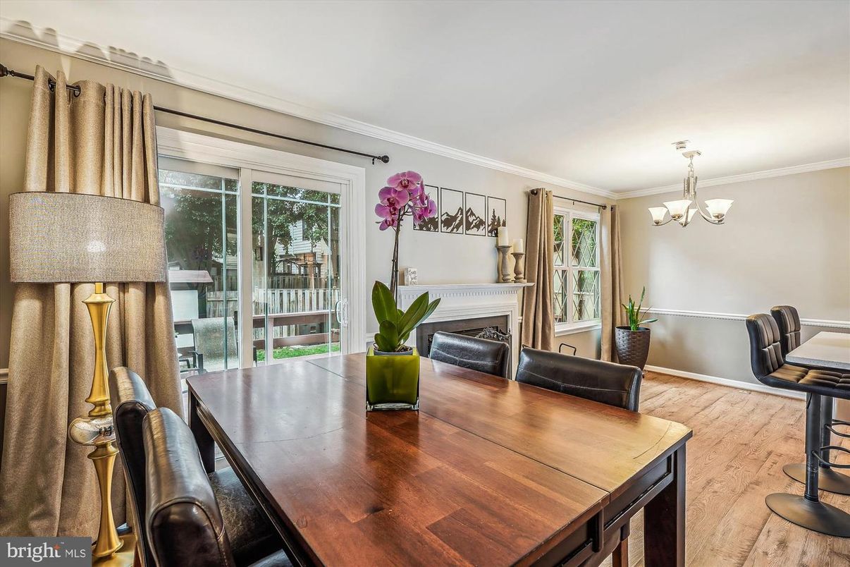 Chandelier, Dining room, Fireplace, Interior, Wood Texture Flooring