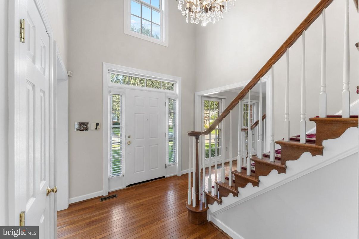 Chandelier, Interior, Wood Texture Flooring