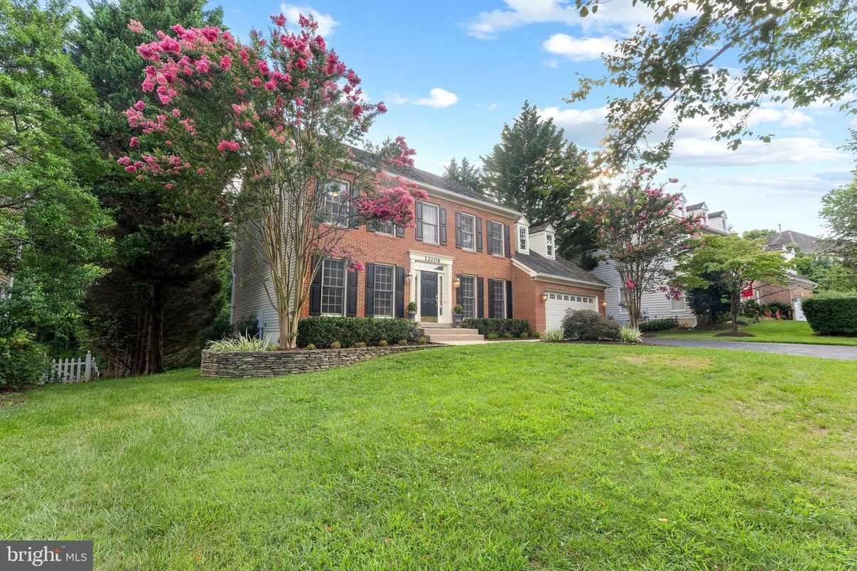 Attached, Backyard, Exterior, Facade, Brick Facade, Georgian