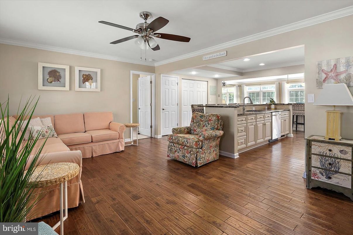 Interior, Kitchen, Living room, Recessed Lighting, Wood Texture Flooring