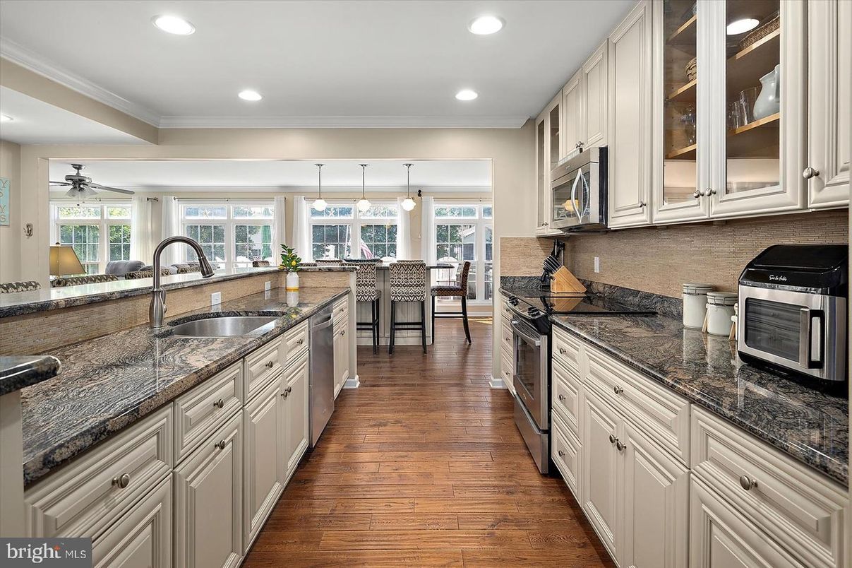 Dining room, Interior, Kitchen, Pendant Lights, Recessed Lighting, Stainless Steel Appliances, Wood Texture Flooring
