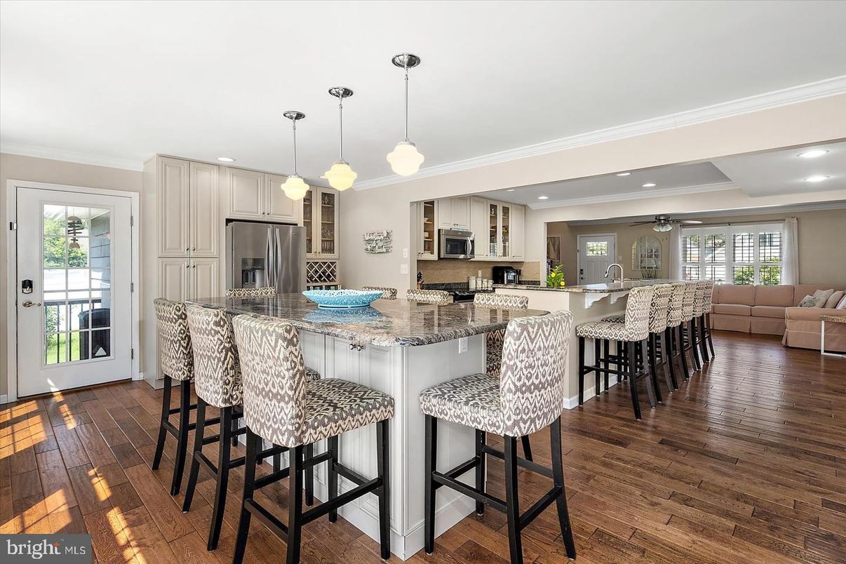 Interior, Kitchen, Living room, Pendant Lights, Recessed Lighting, Stainless Steel Appliances, Wood Texture Flooring