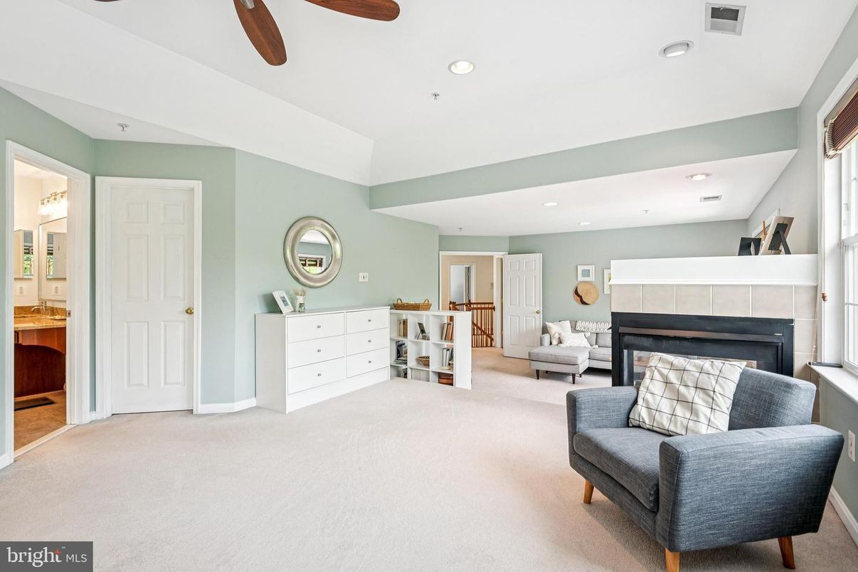 Bathroom, Fireplace, Interior, Living room, Recessed Lighting