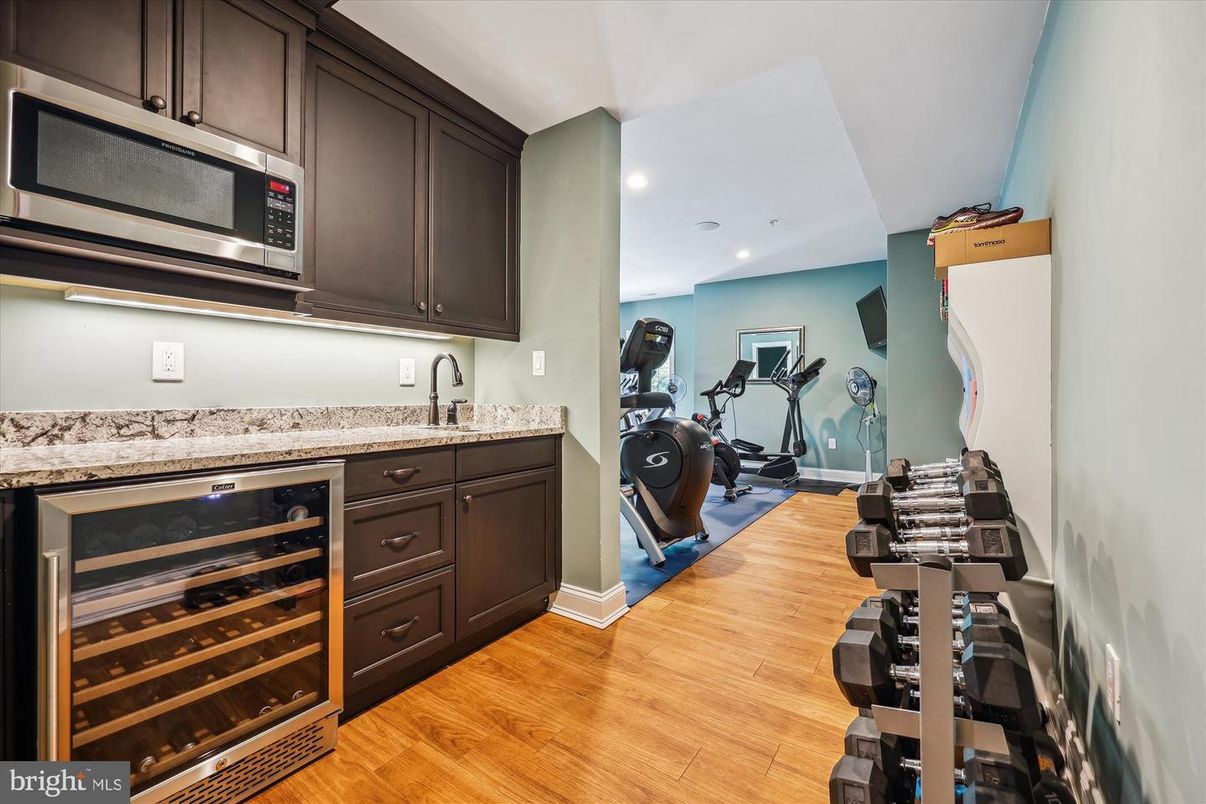 Fitness Equipment, Interior, Recessed Lighting, Wood Texture Flooring