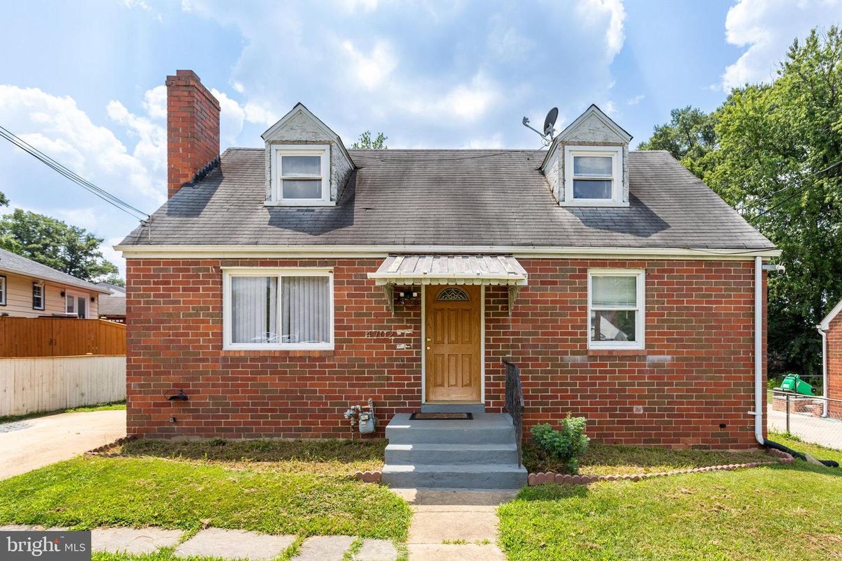Exterior, Facade, Brick Facade, Cape Cod