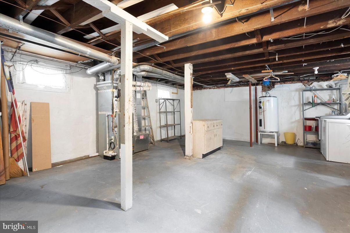 Interior, Washer, Wooden Beams
