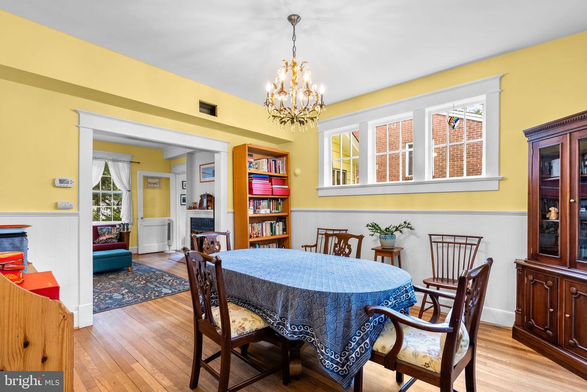 Chandelier, Dining room, Fireplace, Interior, Wood Texture Flooring