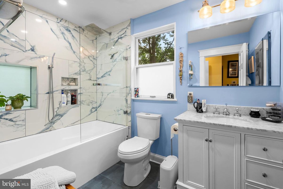 Bathroom, Interior, Marble Walls, Recessed Lighting