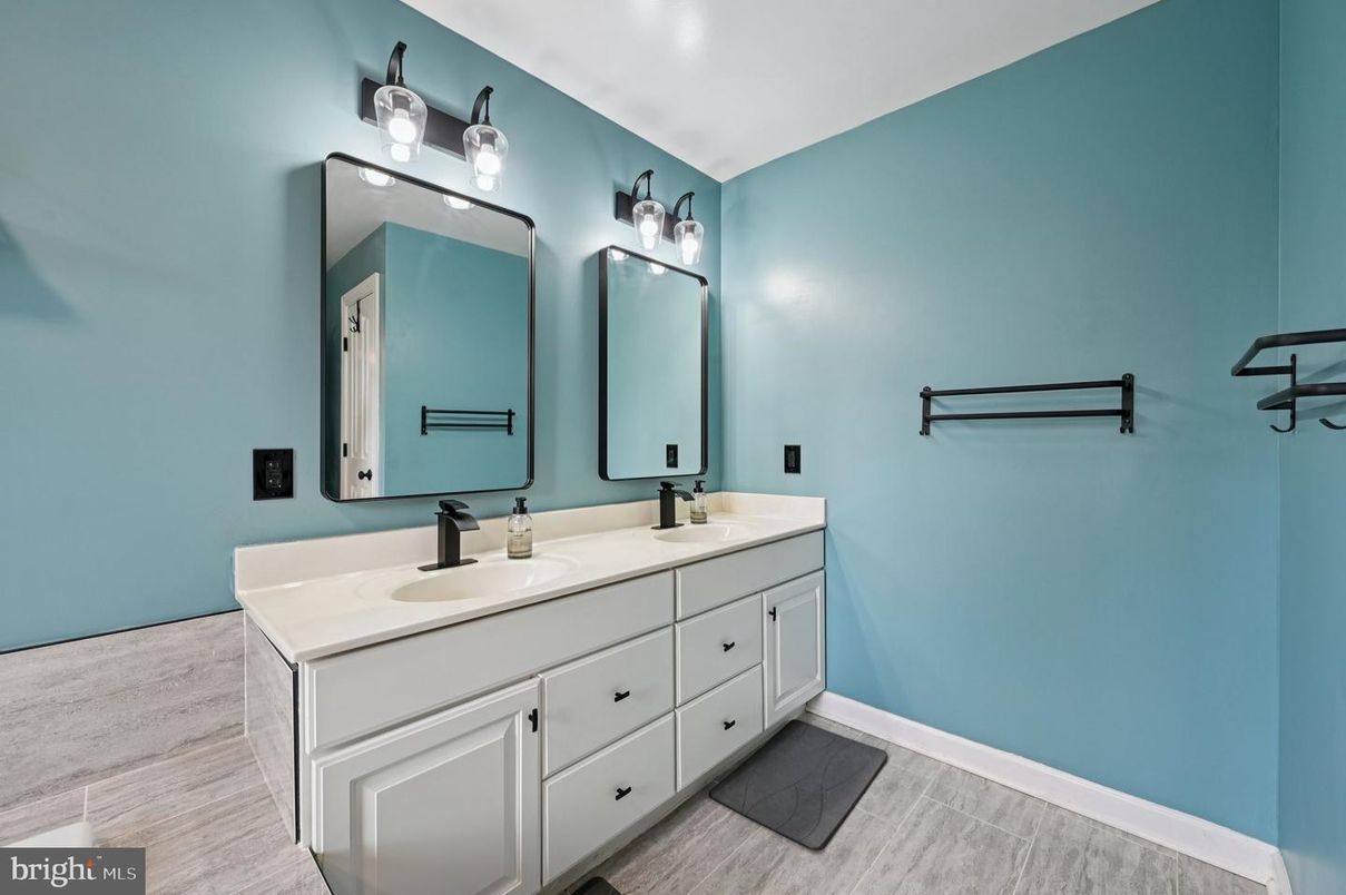 Bathroom, Dual Sink Vanities, Interior, Wood Texture Flooring