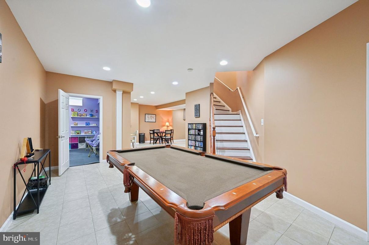 Billiard Table, Game Room, Interior, Recessed Lighting