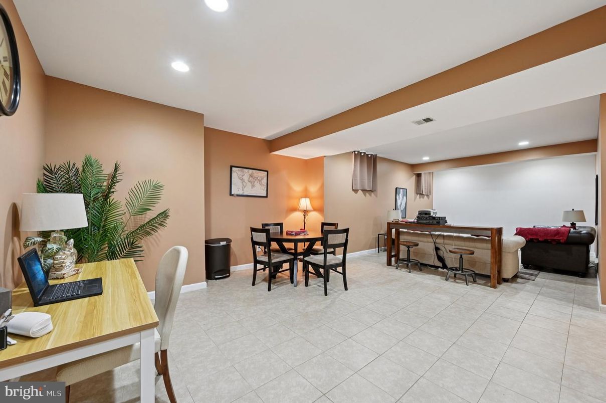 Dining room, Interior, Recessed Lighting