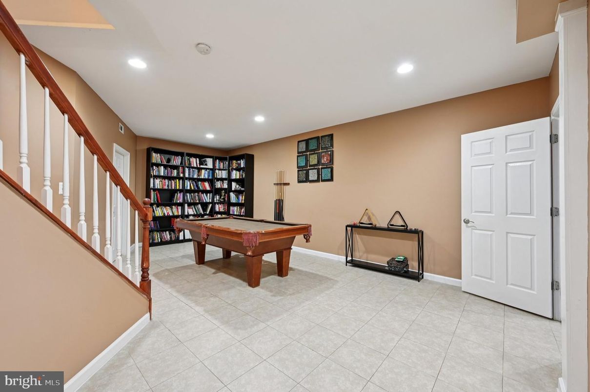 Billiard Table, Game Room, Interior, Recessed Lighting