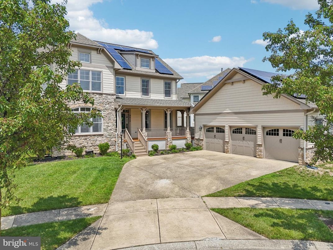 Attached, Exterior, Facade, Solar Panels, Queen Anne Victorian