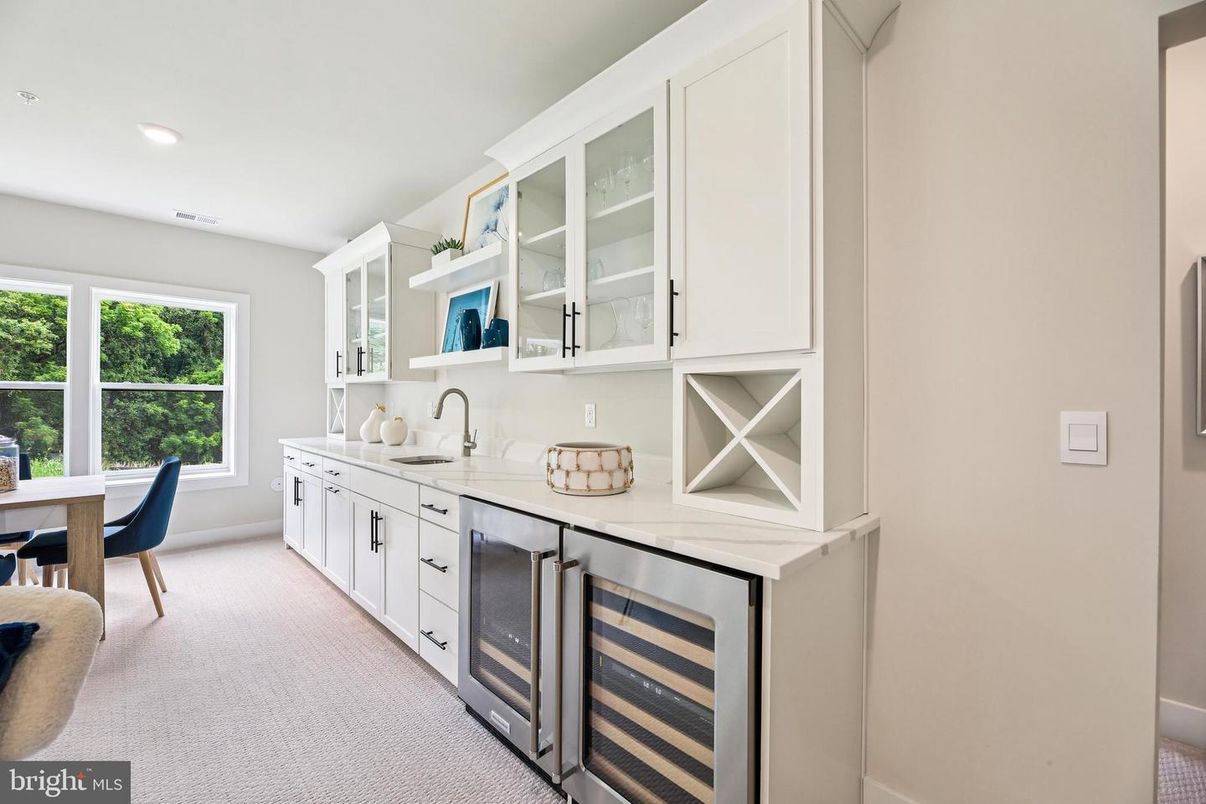 Dining room, Interior, Kitchen, Recessed Lighting, Stainless Steel Appliances