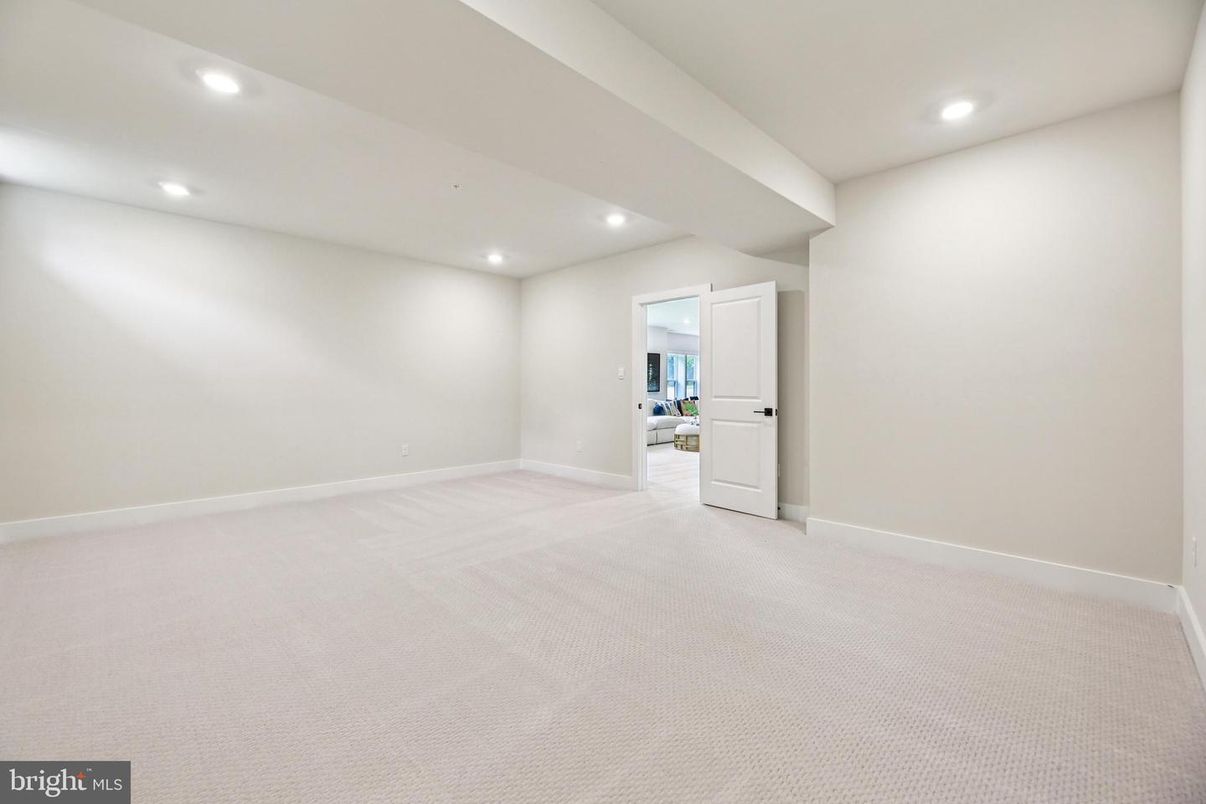 Empty room, Interior, Recessed Lighting