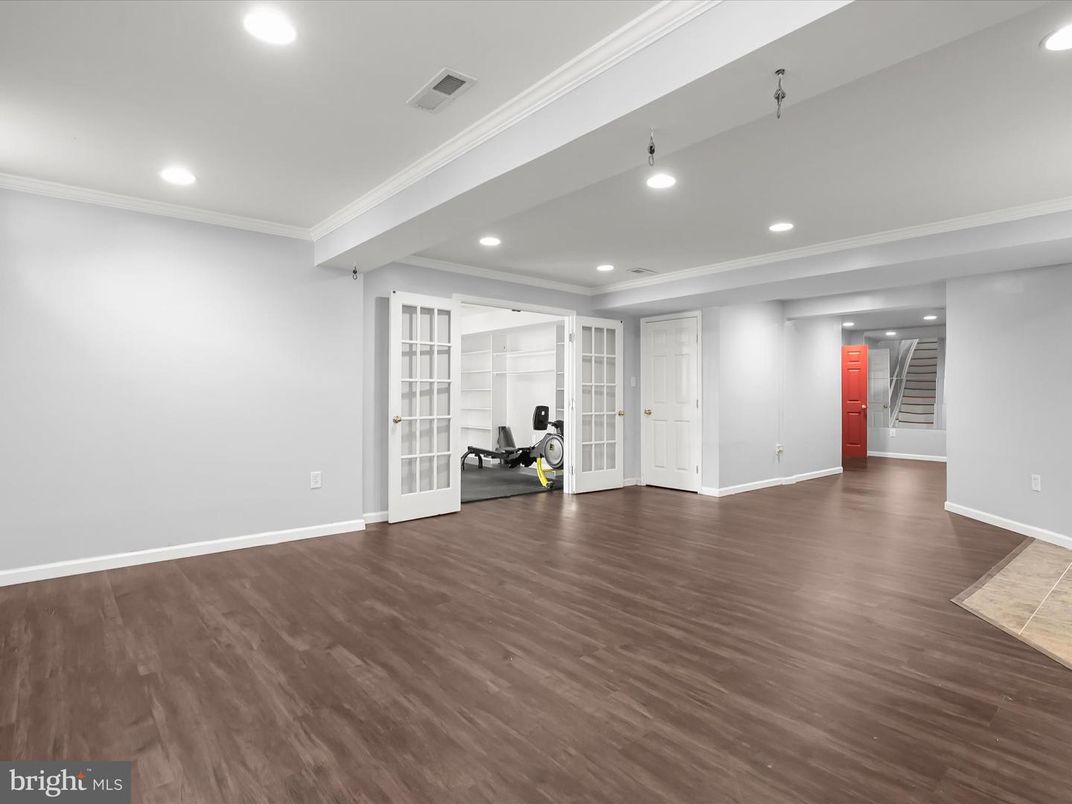Empty room, Fitness Equipment, Interior, Recessed Lighting, Wood Texture Flooring