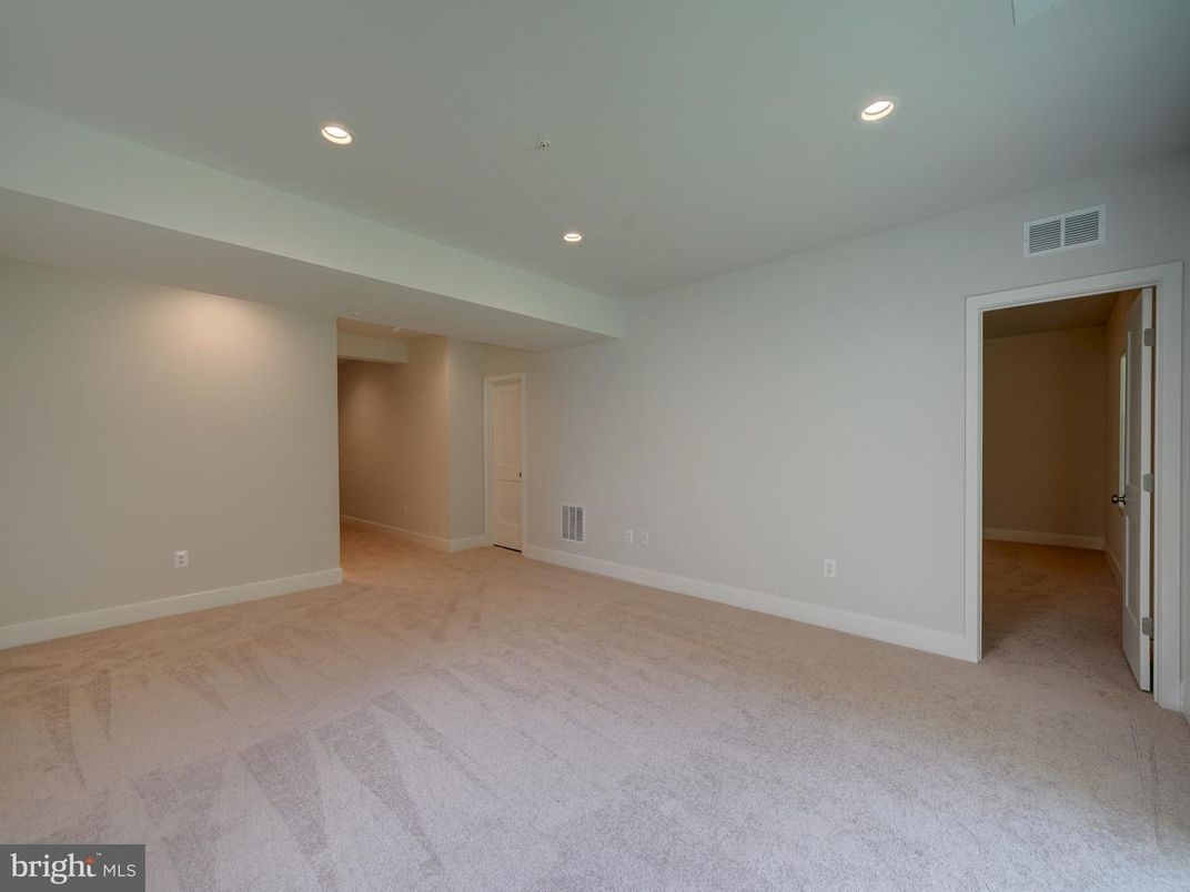 Empty room, Interior, Recessed Lighting