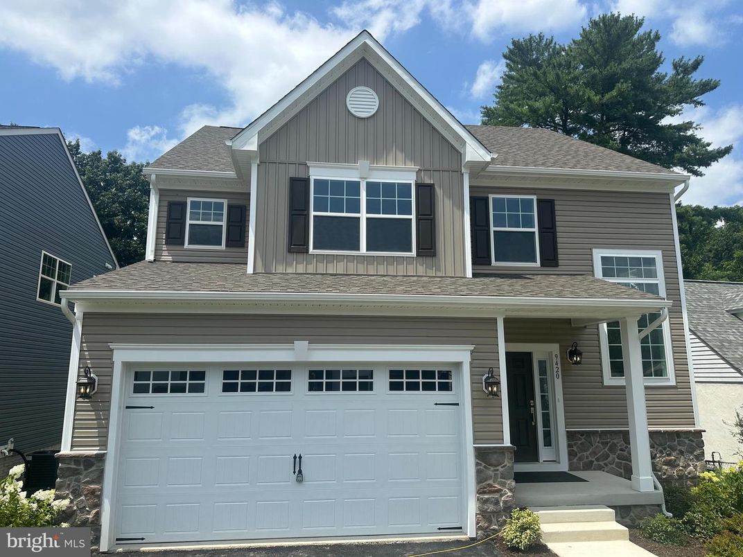Attached, Exterior, Facade, Farmhouse