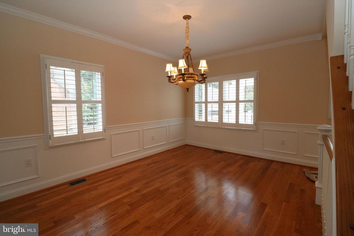 Chandelier, Empty room, Interior, Wood Texture Flooring